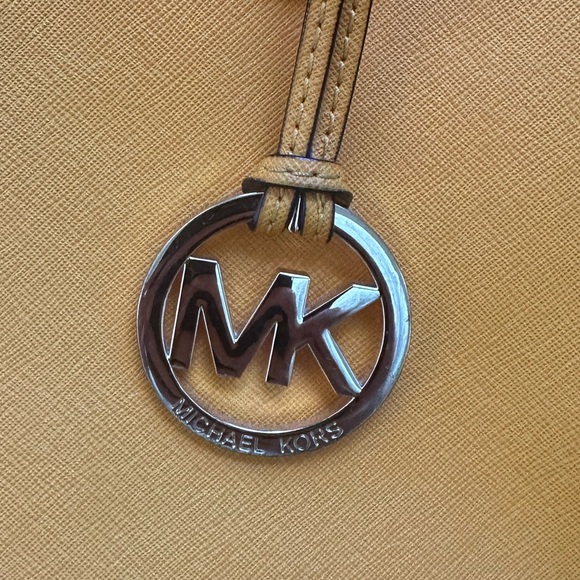 MICHAEL KORS VINTAGE YELLOW SAFFIANO LEATHER SATCHEL - Picture 6 of 8